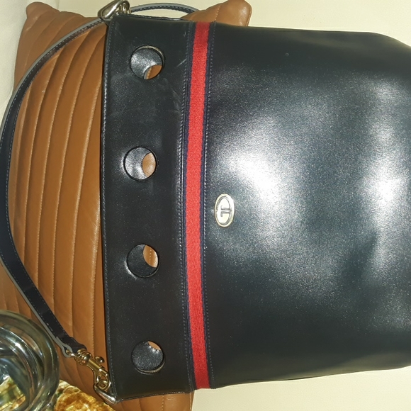 🌺NAVY LEATHER BUCKET CROSSBODY - Picture 5 of 10